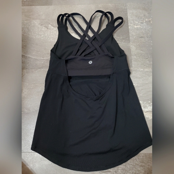 Lululemon Beat The Heat Tank. Black. 2 In 1 Tank & Bra (No Pads). Size 4. - Picture 7 of 9